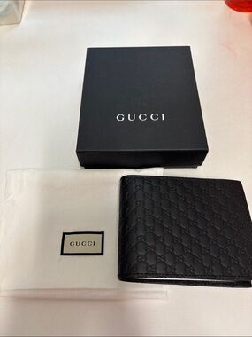 Gucci Black GG Embossed Leather Bi-Fold Wallet with Box n dust bag Authentic